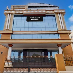 Super Townhouse Koyambedu
